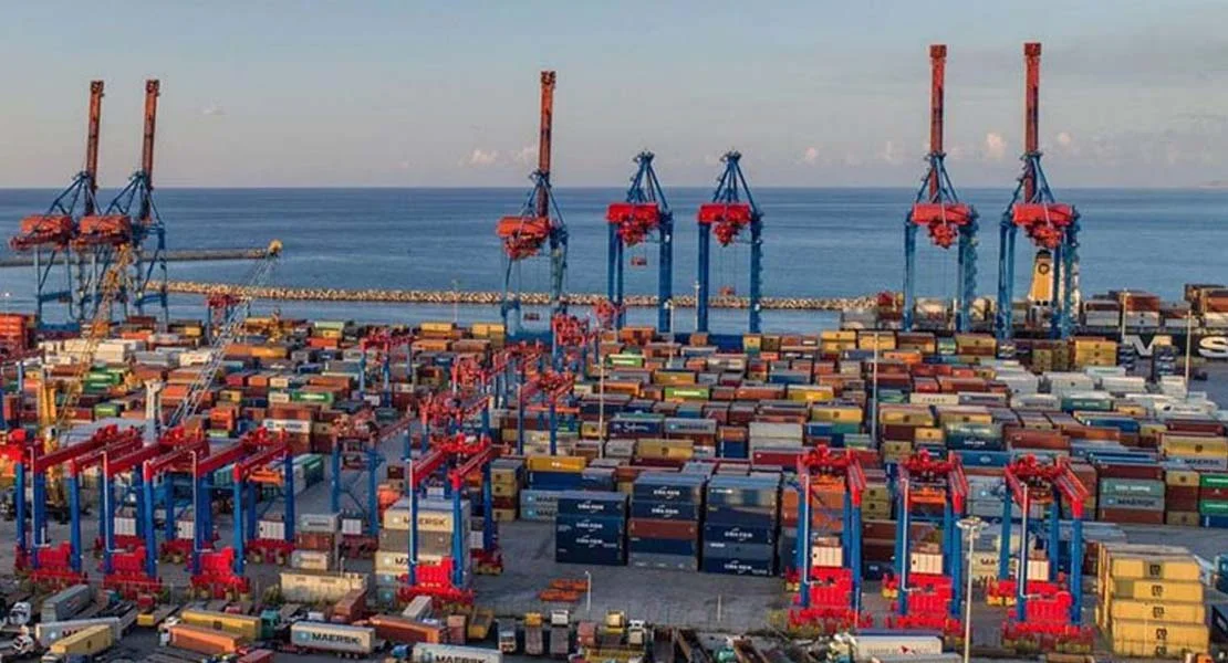 إدارة مرفأ بيروت: تصاعد الدخان اليوم ناجم عن تجدد محدود للاشتعال داخل حاوية معزولة
