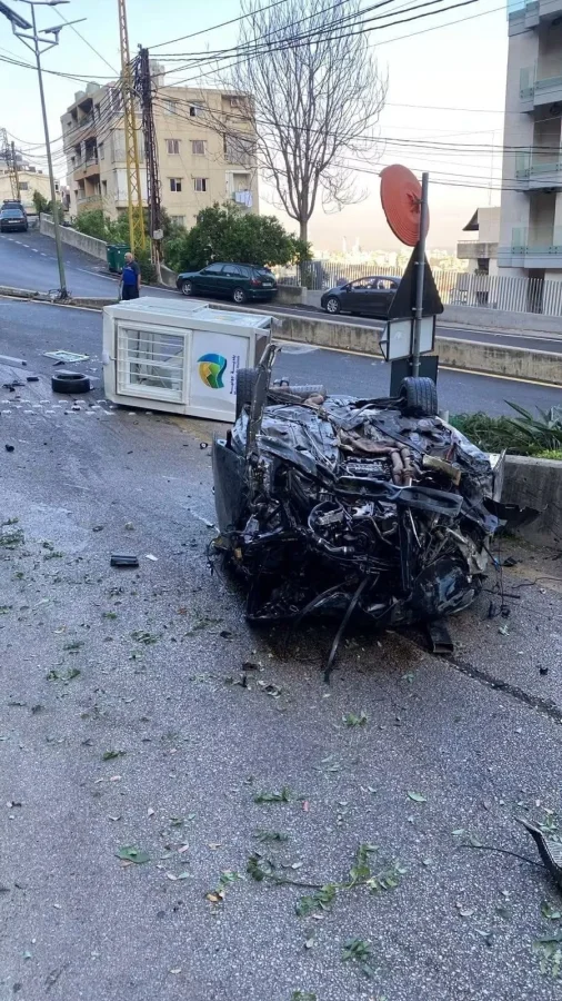 السائق ينجو بأعجوبة: انقلاب مروّع على أوتوستراد حريصا