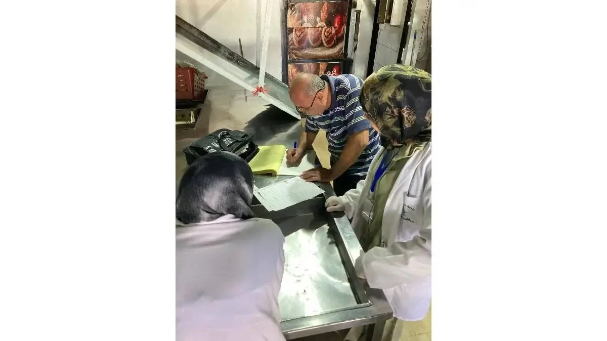 حملة رقابية في البيسارية: إقفال مسلخ وملحمة